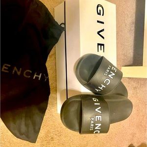 Givenchy pool slides